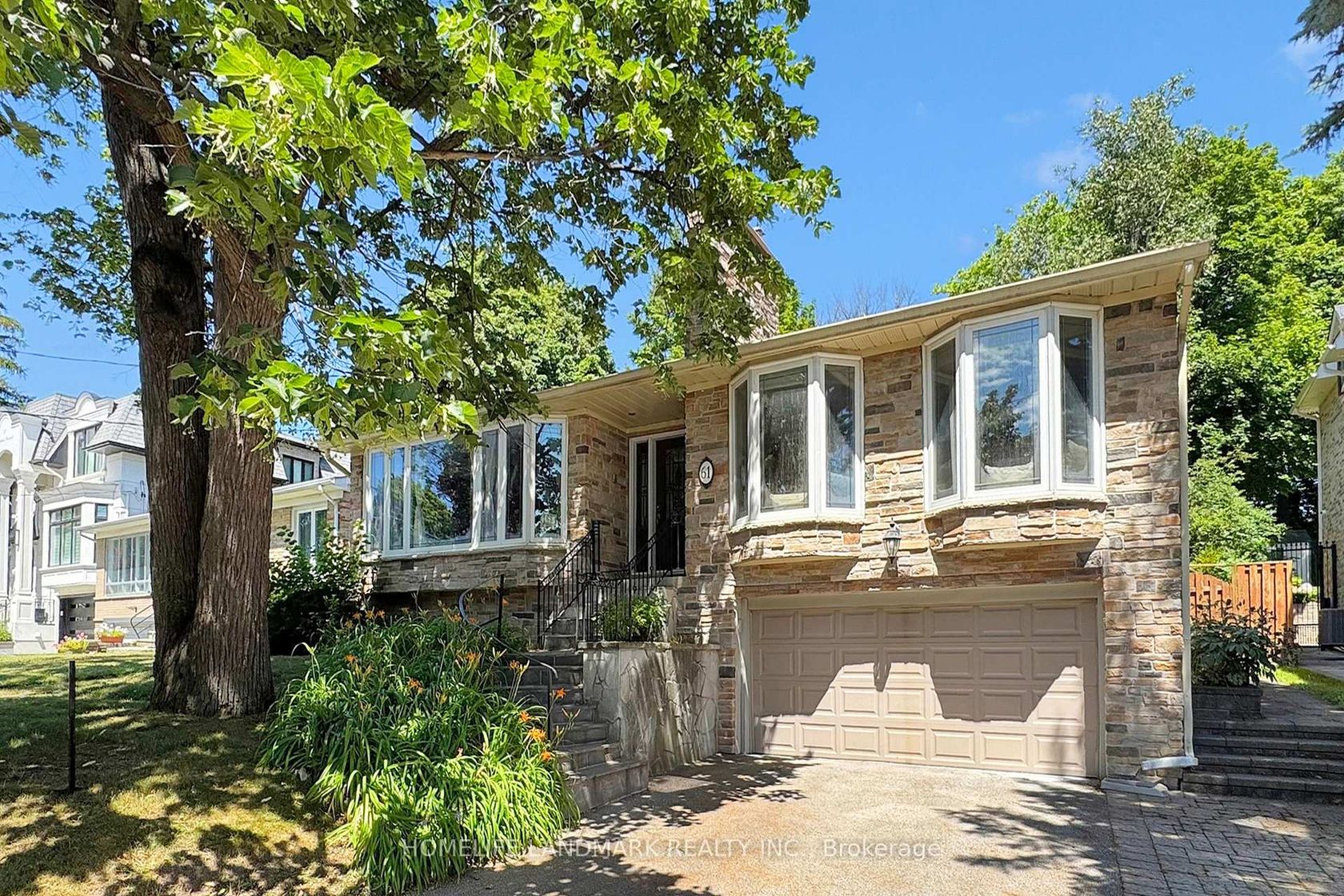 61 Whittaker Crescent, Bayview Village, Toronto 
