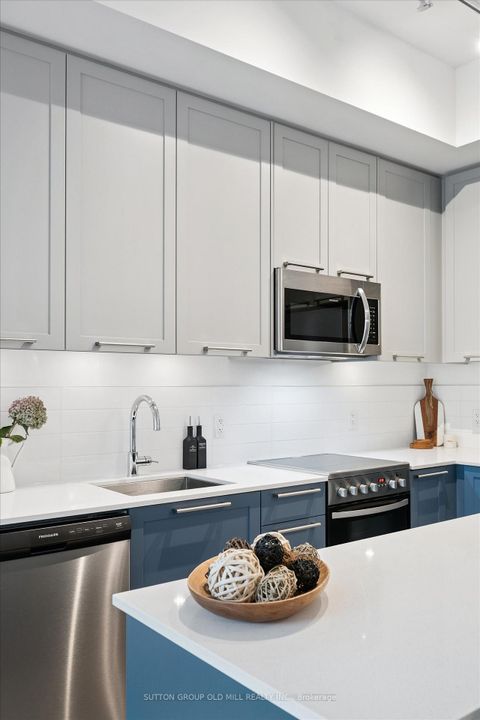 Photo 13 at 101 - 25 Neighbourhood Lane, Queensway, Toronto