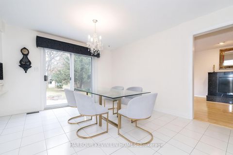 Photo 12 at 41 Montclair Road, Bayview Hill, Richmond Hill