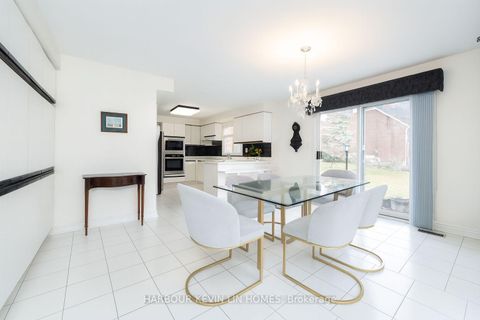 Photo 14 at 41 Montclair Road, Bayview Hill, Richmond Hill