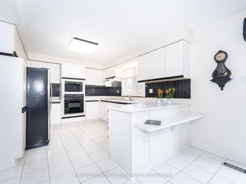 Photo 18 at 41 Montclair Road, Bayview Hill, Richmond Hill