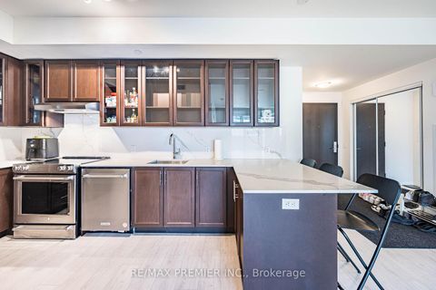 Photo 12 at 215 - 9000 Jane Street, Vellore Village, Vaughan