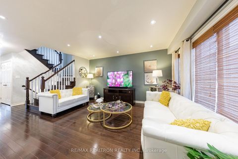 Photo 10 at 94 Stoyell Drive, Jefferson, Richmond Hill