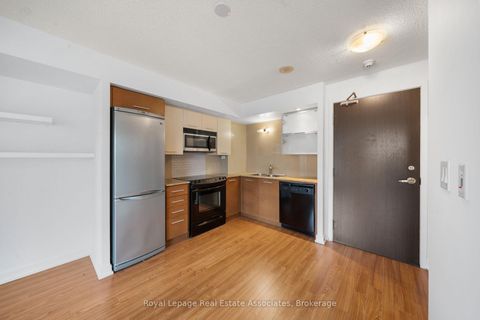 Photo 3 at 518 - 8 Telegram Mews, Waterfront Communities C1, Toronto