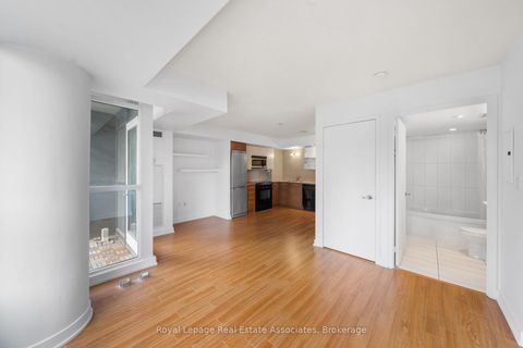 Photo 9 at 518 - 8 Telegram Mews, Waterfront Communities C1, Toronto