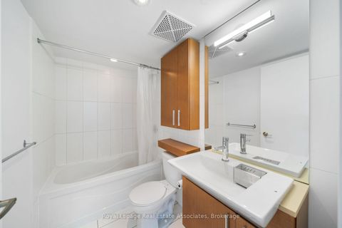 Photo 13 at 518 - 8 Telegram Mews, Waterfront Communities C1, Toronto