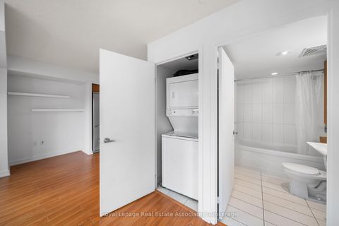 Photo 14 at 518 - 8 Telegram Mews, Waterfront Communities C1, Toronto