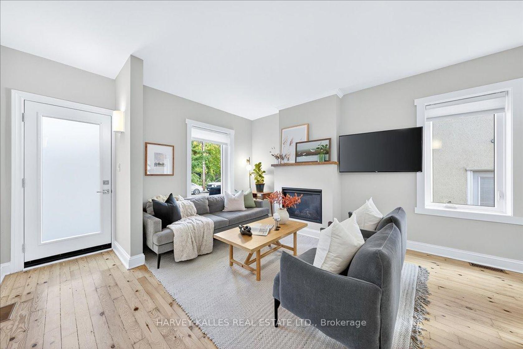 Photo 5 at 338 Bartlett Avenue N, Junction, Toronto Photo 5 at 338 Bartlett Avenue N, Junction, Toronto