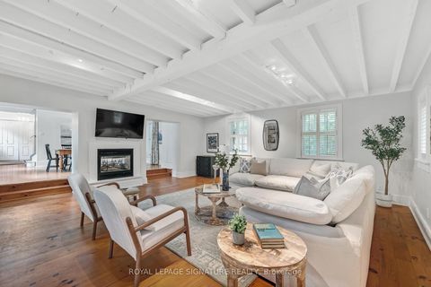 Photo 2 at 22 Beechwood Crescent, Broadview North, Toronto