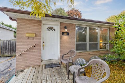 Photo 3 at 16 Foreht Crescent, Aurora Heights, Aurora Photo 3 at 16 Foreht Crescent, Aurora Heights, Aurora