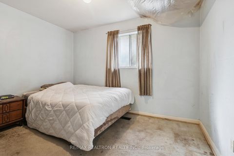 Photo 19 at 16 Foreht Crescent, Aurora Heights, Aurora