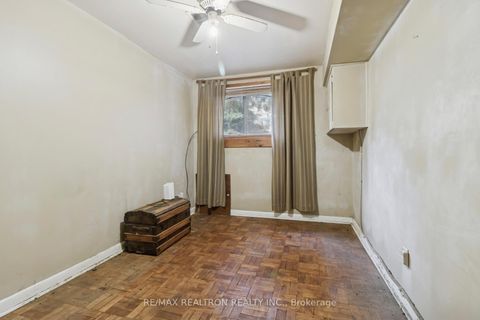 Photo 26 at 16 Foreht Crescent, Aurora Heights, Aurora