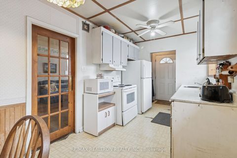 Photo 28 at 16 Foreht Crescent, Aurora Heights, Aurora