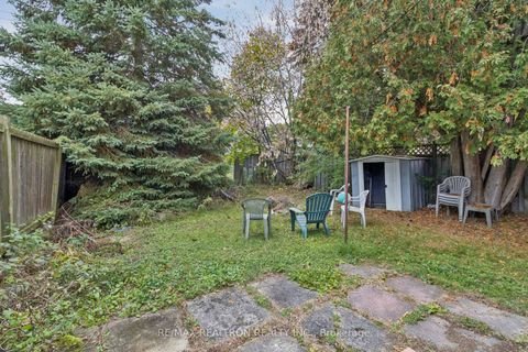 Photo 32 at 16 Foreht Crescent, Aurora Heights, Aurora