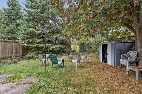 Photo 33 at 16 Foreht Crescent, Aurora Heights, Aurora