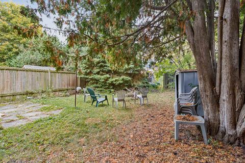 Photo 34 at 16 Foreht Crescent, Aurora Heights, Aurora