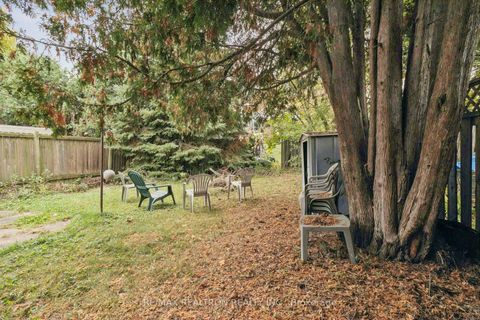 Photo 35 at 16 Foreht Crescent, Aurora Heights, Aurora