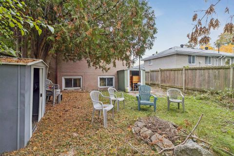 Photo 37 at 16 Foreht Crescent, Aurora Heights, Aurora