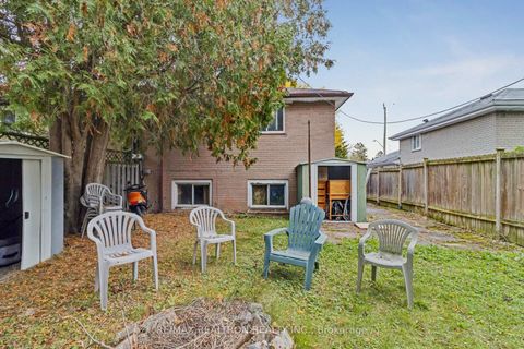 Photo 39 at 16 Foreht Crescent, Aurora Heights, Aurora