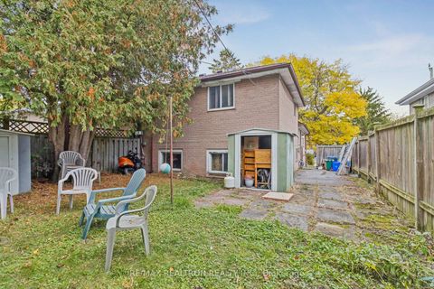 Photo 40 at 16 Foreht Crescent, Aurora Heights, Aurora