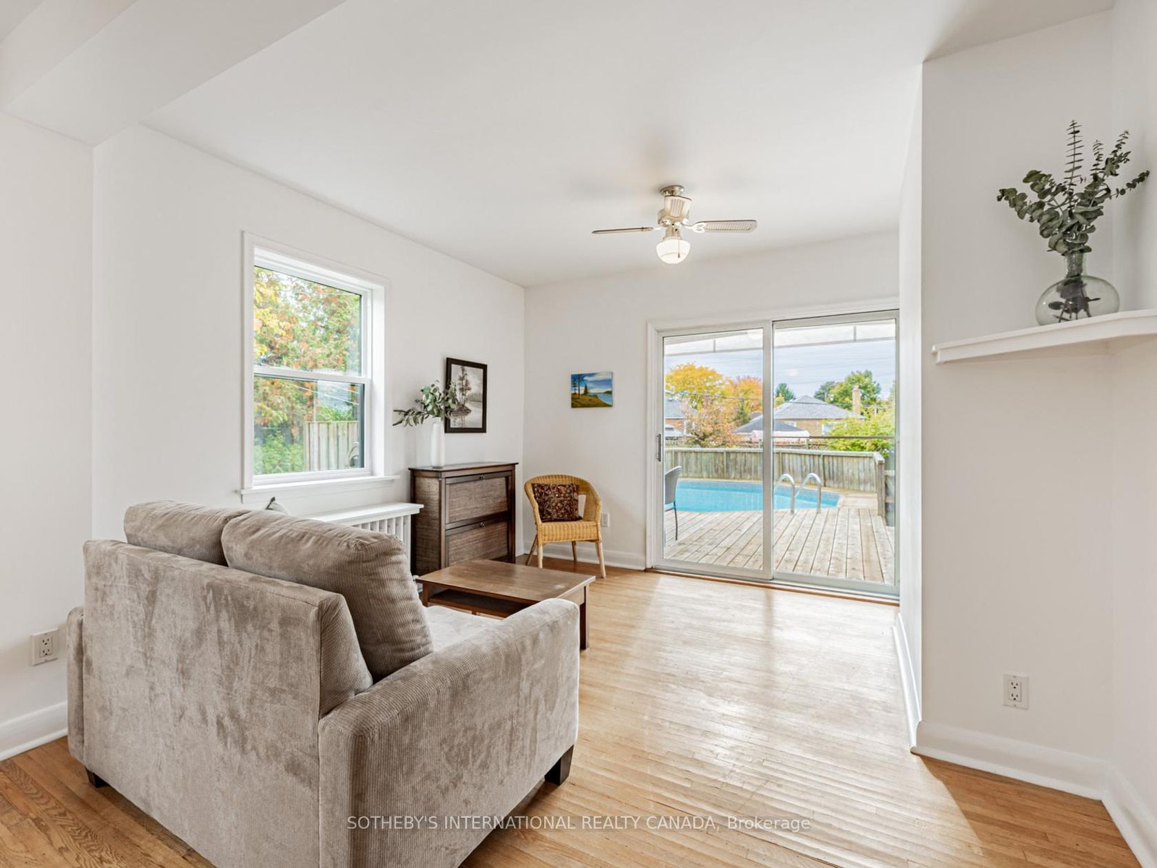 Photo 13 at 21 Tripp Crescent, Dorset Park, Toronto Photo 13 at 21 Tripp Crescent, Dorset Park, Toronto