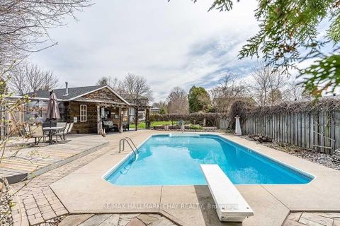 Photo 31 at 209 Newholme Circle, Stroud, Innisfil