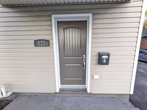 Photo 3 at 127 Innisfil Street, Sanford, Barrie Photo 3 at 127 Innisfil Street, Sanford, Barrie