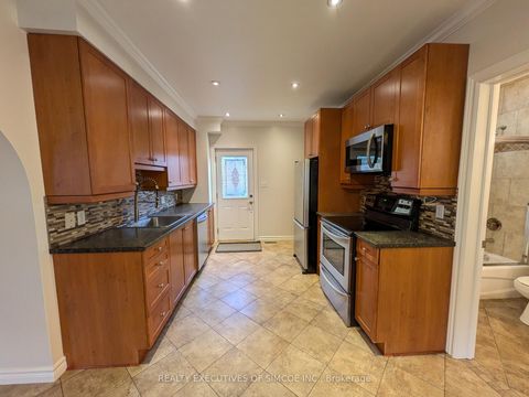 Photo 5 at 127 Innisfil Street, Sanford, Barrie Photo 5 at 127 Innisfil Street, Sanford, Barrie
