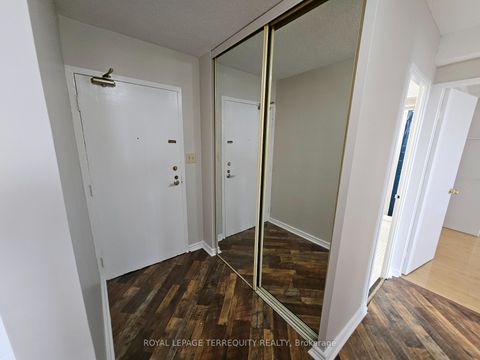 Photo 3 at 1402 - 5 Shady Golfway, Flemingdon Park, Toronto
