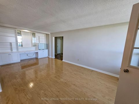 Photo 6 at 1402 - 5 Shady Golfway, Flemingdon Park, Toronto