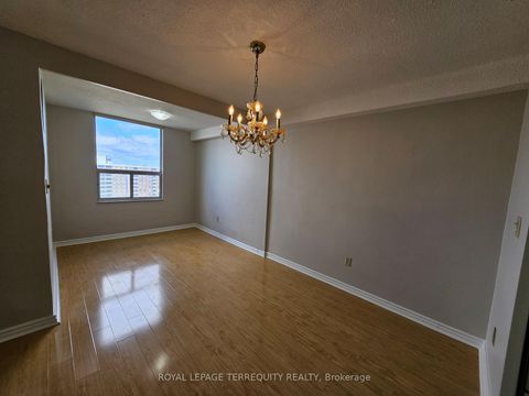 Photo 10 at 1402 - 5 Shady Golfway, Flemingdon Park, Toronto