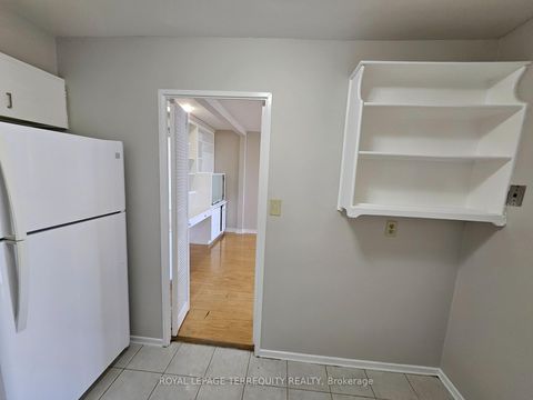 Photo 13 at 1402 - 5 Shady Golfway, Flemingdon Park, Toronto
