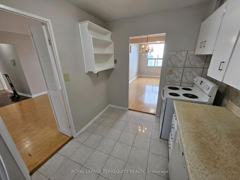 Photo 14 at 1402 - 5 Shady Golfway, Flemingdon Park, Toronto