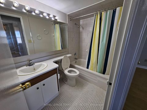 Photo 24 at 1402 - 5 Shady Golfway, Flemingdon Park, Toronto
