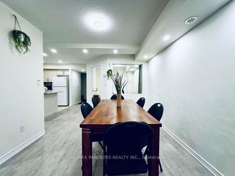 Photo 9 at 9 - 1 Eaton Park Lane, L'Amoreaux, Toronto