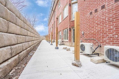 Photo 16 at 9 - 1 Eaton Park Lane, L'Amoreaux, Toronto