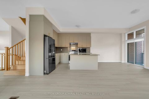 Photo 7 at 60 Lunay Drive, Rural Richmond Hill, Richmond Hill