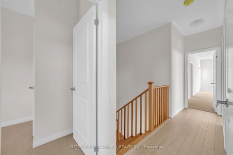 Photo 11 at 60 Lunay Drive, Rural Richmond Hill, Richmond Hill