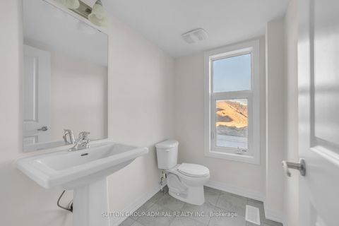 Photo 26 at 60 Lunay Drive, Rural Richmond Hill, Richmond Hill