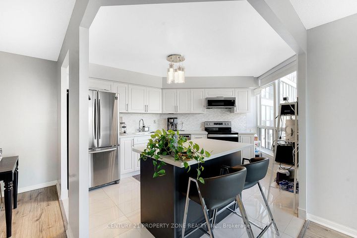 Photo 11 at 407 - 10 Laurelcrest Street, Queen Street Corridor, Brampton