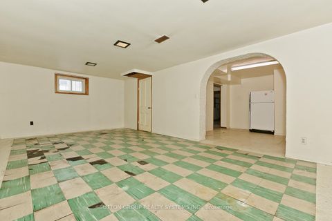 Photo 35 at 11 Helsby Crescent, Alderwood, Toronto