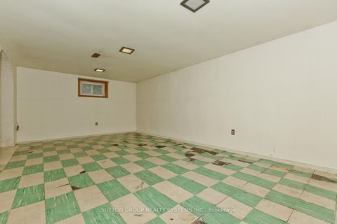 Photo 37 at 11 Helsby Crescent, Alderwood, Toronto