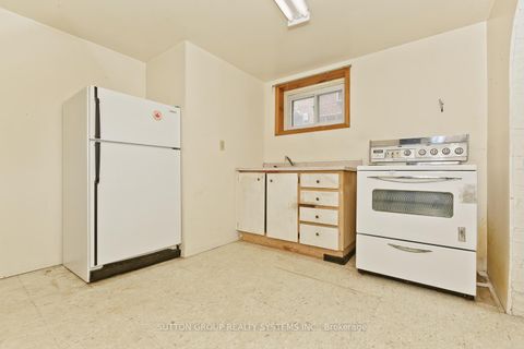 Photo 39 at 11 Helsby Crescent, Alderwood, Toronto