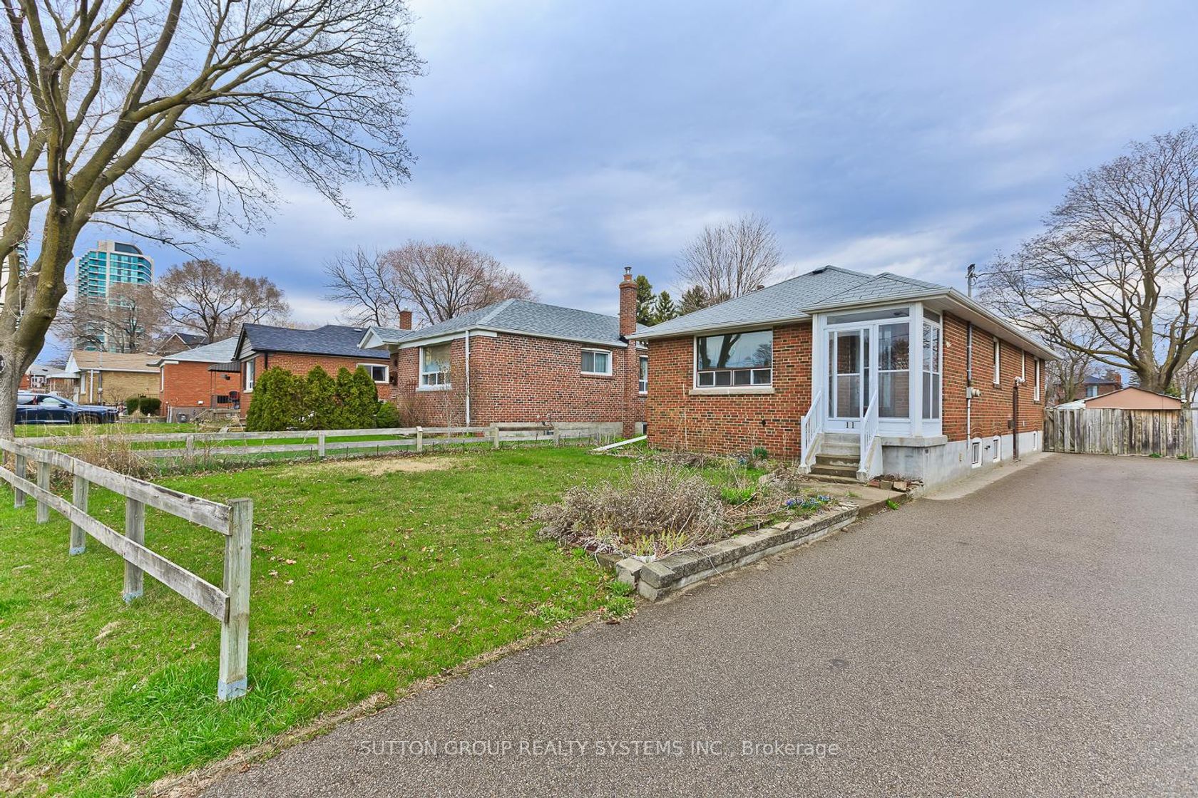 11 Helsby Crescent, Alderwood, Toronto 
