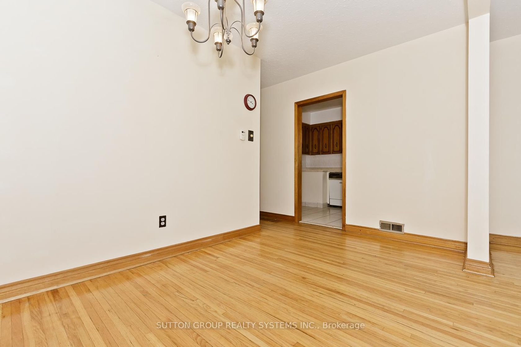 Photo 7 at 11 Helsby Crescent, Alderwood, Toronto Photo 7 at 11 Helsby Crescent, Alderwood, Toronto