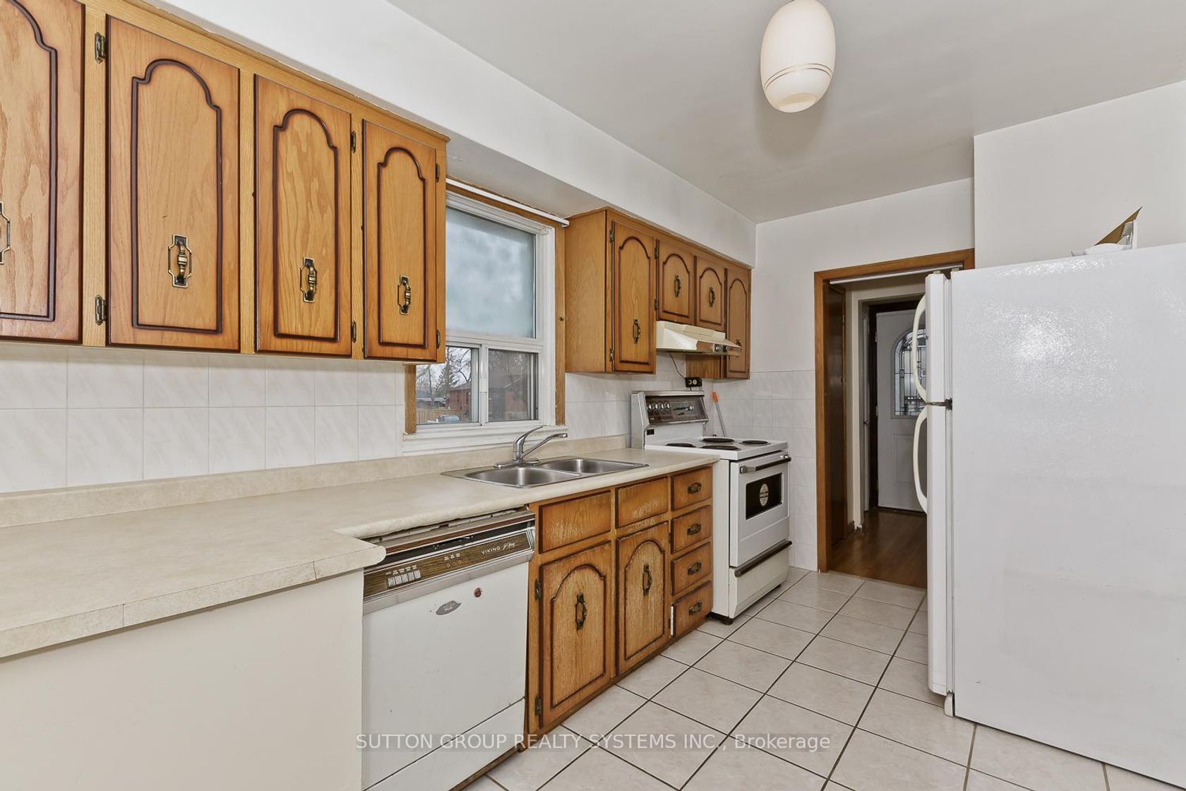 Photo 14 at 11 Helsby Crescent, Alderwood, Toronto Photo 14 at 11 Helsby Crescent, Alderwood, Toronto