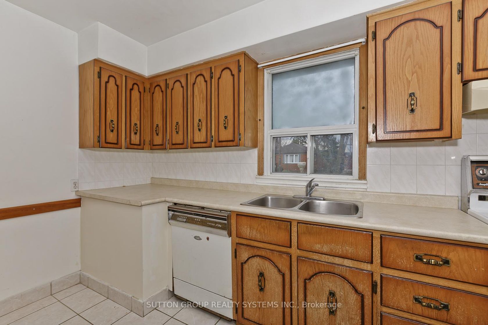 Photo 17 at 11 Helsby Crescent, Alderwood, Toronto Photo 17 at 11 Helsby Crescent, Alderwood, Toronto