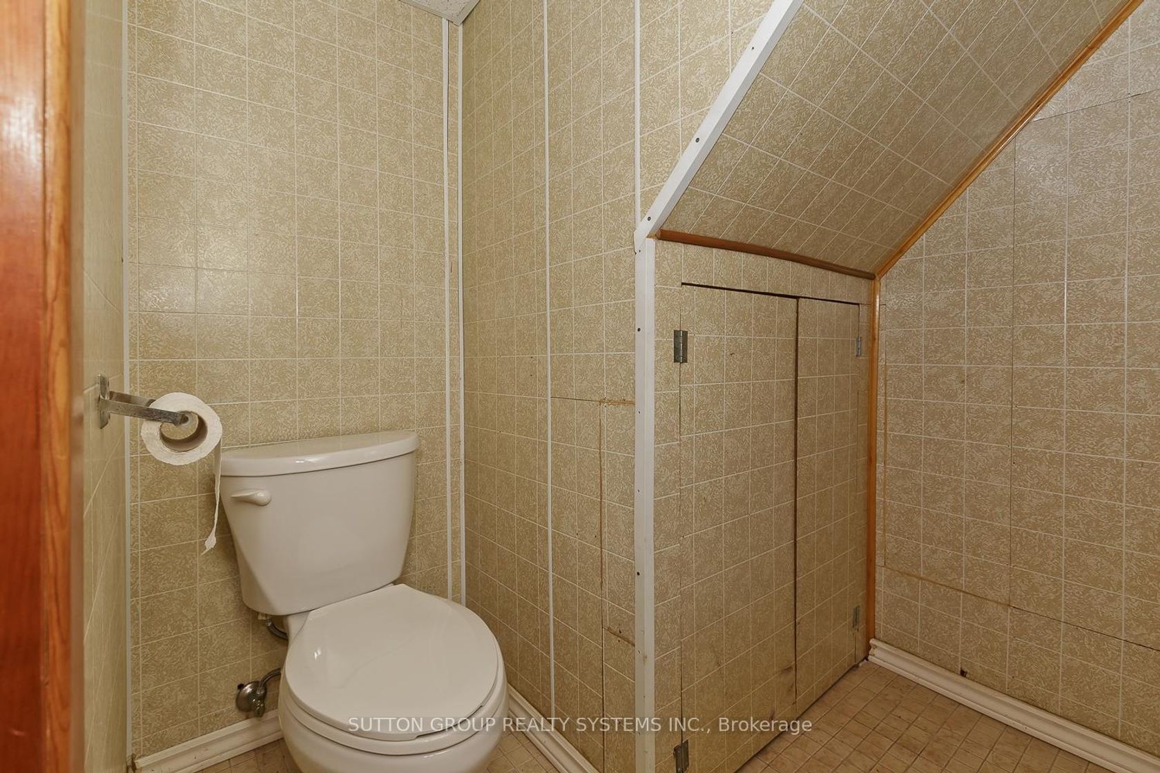 Photo 33 at 11 Helsby Crescent, Alderwood, Toronto Photo 33 at 11 Helsby Crescent, Alderwood, Toronto