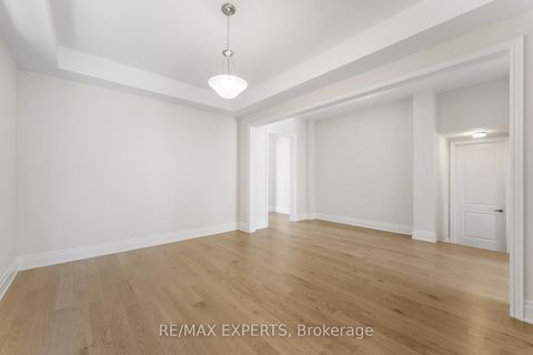 Photo 11 at 17 Saxby Farm Avenue, King City, King