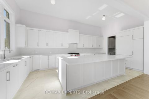 Photo 13 at 17 Saxby Farm Avenue, King City, King